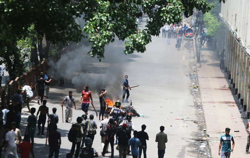 Stare de asediu în Bangladesh. Cel puţin 73 de oameni au murit în timpul unor manifestaţii antiguvernamentale