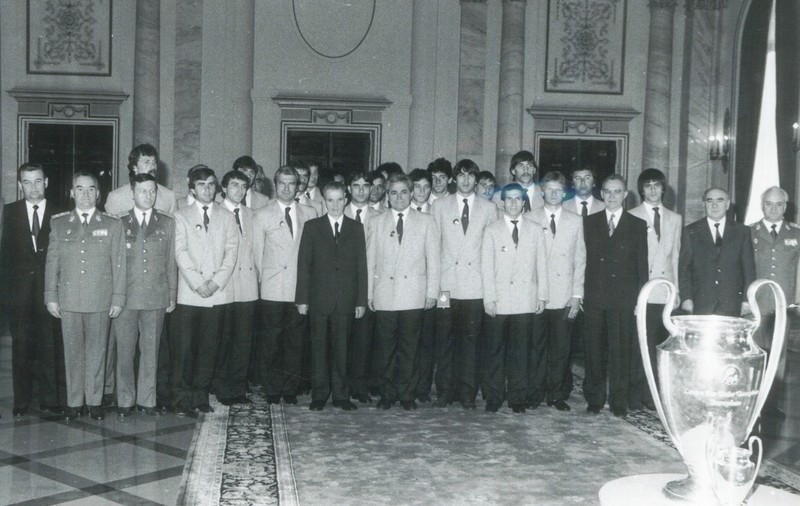 Steaua 86, scindată după modelul Generației de Aur! Unii la Casa Armatei, alții la Cheile Grădiștei și la meciul pentru Neșu