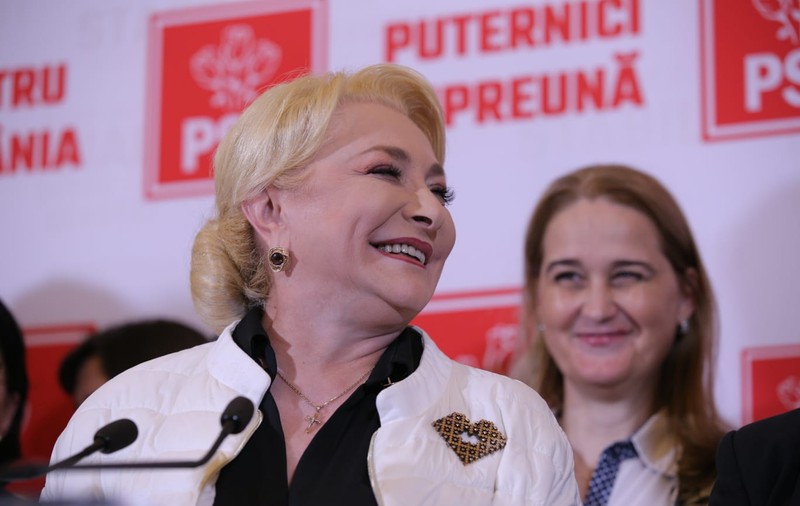Klaus Iohannis, ironizat de Viorica Dăncilă pe Facebook. ”Altă întrebare”, în varianta prezidențială