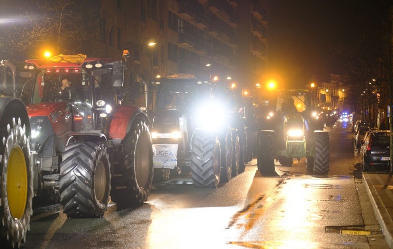 Fermierii belgieni blochează trecerea camioanelor la granița olandeză. Premierul Alexander De Croo cere renunțarea la blocaje