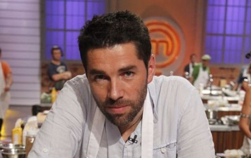 CONFLICT la MASTERCHEF între UN REALIZATOR TV şi ADRIAN DAMINESCU! Uite de ce l-a înjurat CÂNTĂREŢUL!