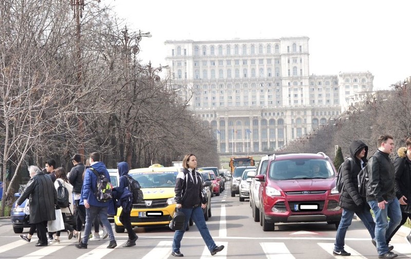 VIDEO| Românii, față în față cu topul internațional al fericirii: “De dimineață umblu pe la Impozite. Asta e fericirea?”