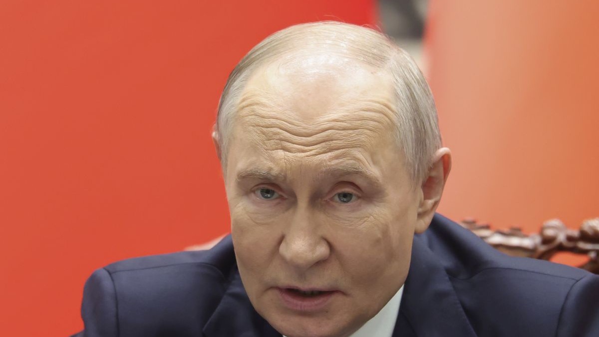 Vladimir Putin susține o declarație de presă în Marea Sală a Poporului, pe 20 mai 2026, la Beijing, China