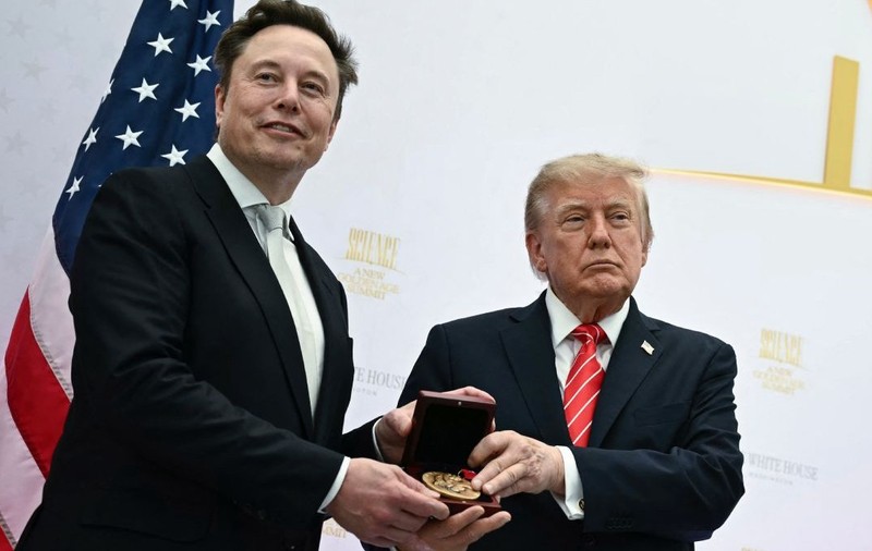 donald-trump-medalie-elon-musk
