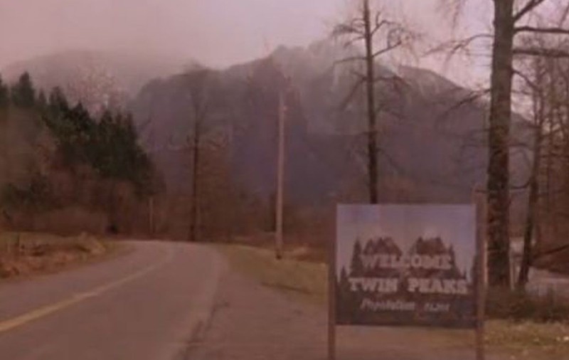 VESTE EXTRAORDINARĂ pentru fanii SERIALULUI "TWIN PEAKS"! | VIDEO