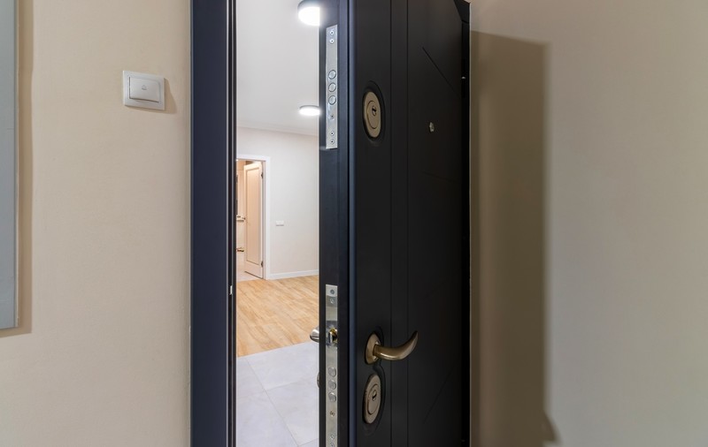 3 sfaturi pentru instalarea și întreținerea ușilor metalice