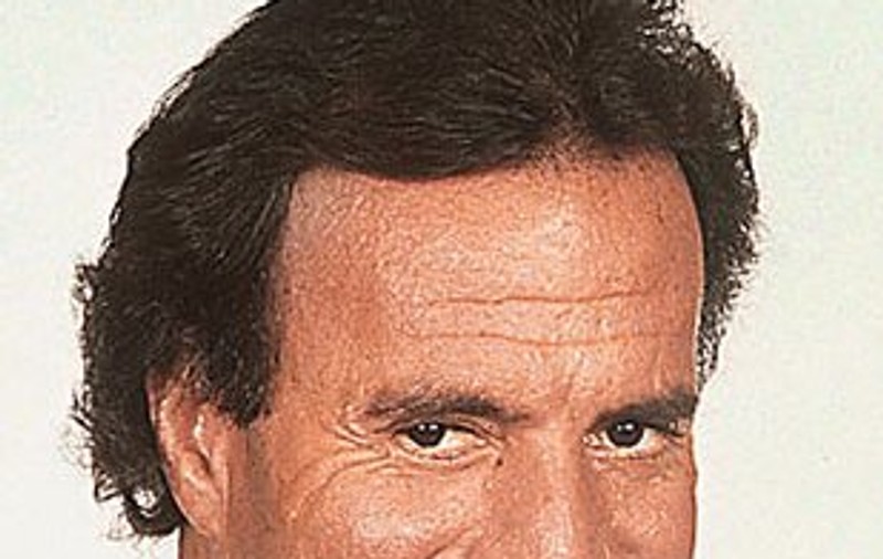 Julio Iglesias mai are un fiu. Testele ADN au dovedit că artistul este tatăl unui bărbat în vârstă de 40 de ani