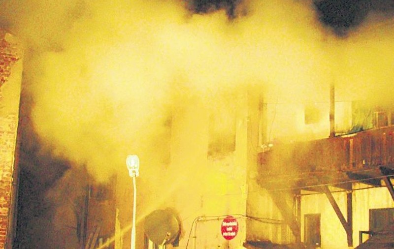 O tânără a murit într-un incendiu în Capitală