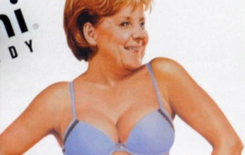 Angela Merkel face reclamă la costume de baie
