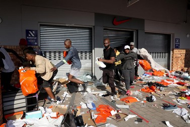 Magazin golit de jefuitori Foto:EPA-EFE/STR