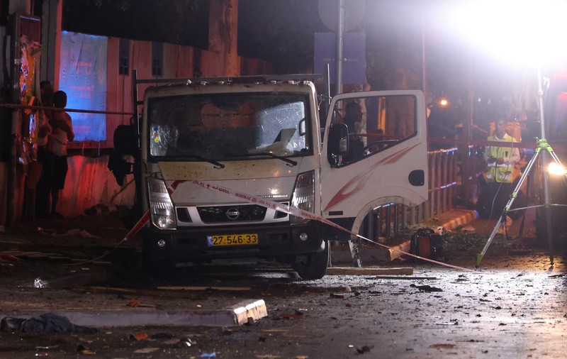 Atacul sinucigaș de la Tel Aviv, revendicat de aripile armate ale Hamas şi Jihadul Islamic, care ameninţă cu alte atentate în Israel
