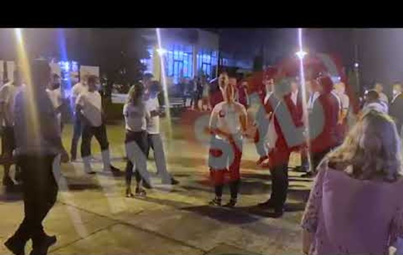 VIDEO | Primarul din Târgu Jiu şi fostul comandant al Poliţiei Gorj, contracandidați la alegeri, au început campania cu îmbrânceli și înjurături