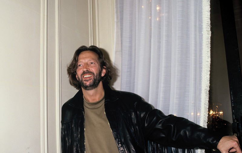Eric Clapton s-a folosit de voodoo pentru a o fura pe soția bunului său prieten, George Harrison. Amănunte incredibile în cea mai recentă biografie