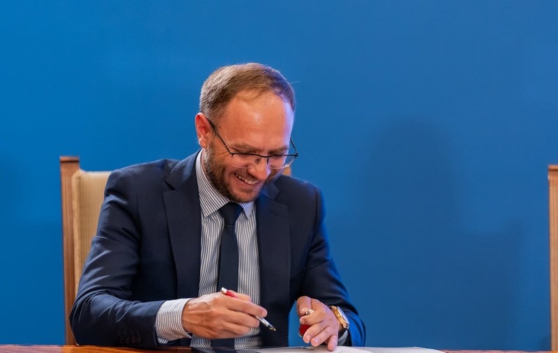 O declarație goală. Ce avere are primarul din Botoşani, Cosmin Andrei, acuzat de DNA că a dat subiectele de examen unei candidate înainte de concurs