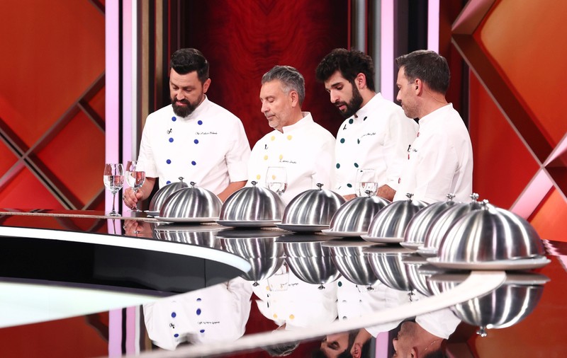 Finala Chefi la cuțite 2025, sezonul 16. Surprizele s-au ținut lanț în ediția din Ajun de Crăciun. Cine a câștigat premiul de 30.000 de euro