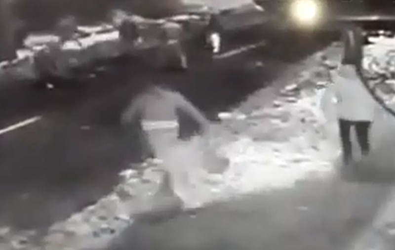 Polițist mort după ce a fost bătut de un interlop