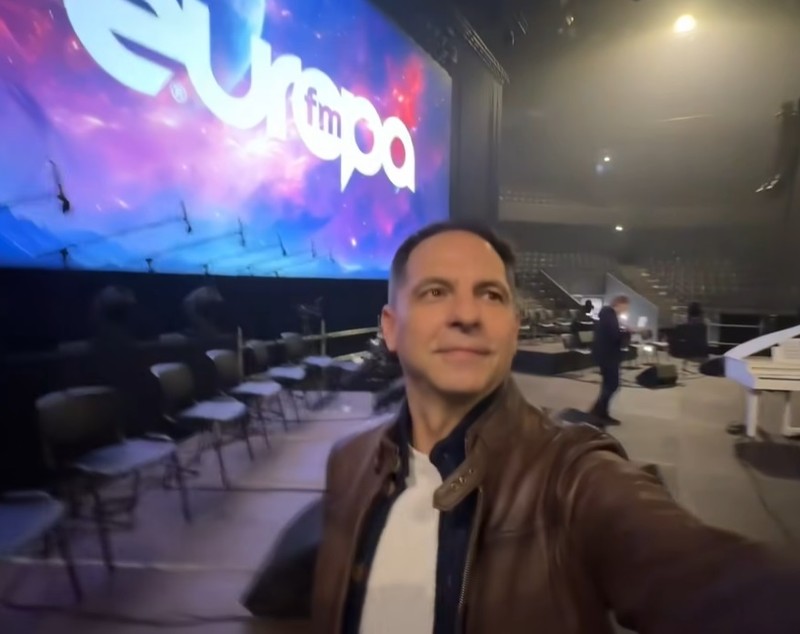 Florin Piersic, aplaudat la scenă deschisă la Cluj. Dan Negru a pus la cale totul, iar actorul s-a emoționat: „O să îi rog pe organizatori să nu se supere pe mine”