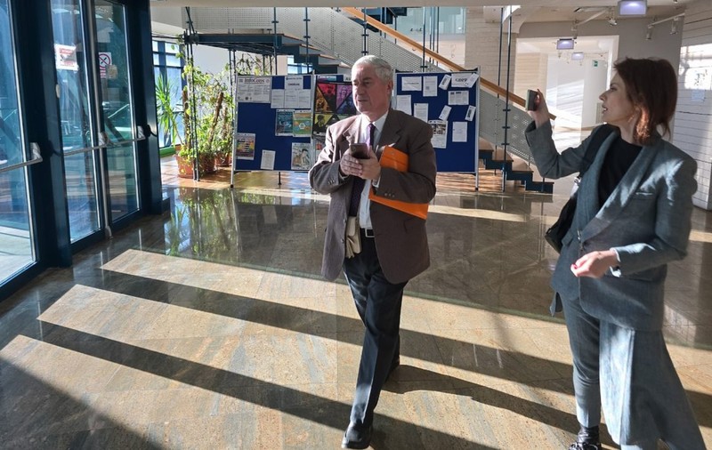 Directorul Muzeului Național de Istorie a lovit telefonul unei jurnaliste care îl filma, înainte să fie demis | VIDEO