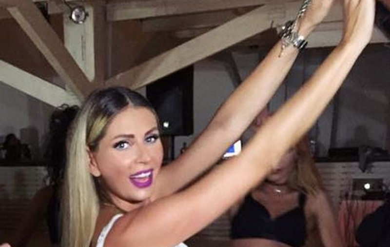 Gravidă în 8 luni, Andreea Bănică dansează de mama focului la concerte | VIDEO