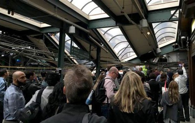 Anchetă tren deraiat în New Jersey. A accelerat chiar înainte să intre în gară