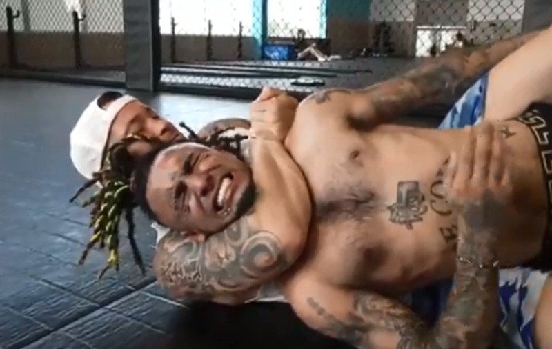 Momentul șocant în care „Haos”, campion mondial UFC, a strangulat un rapper celebru până l-a lăsat inconștient: „M-a adormit puțin”