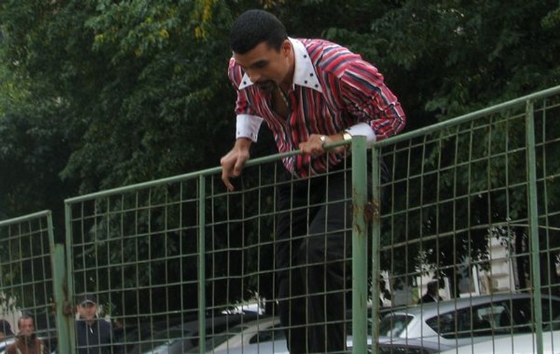 Aurelian Temișan a sărit de la etajul 2