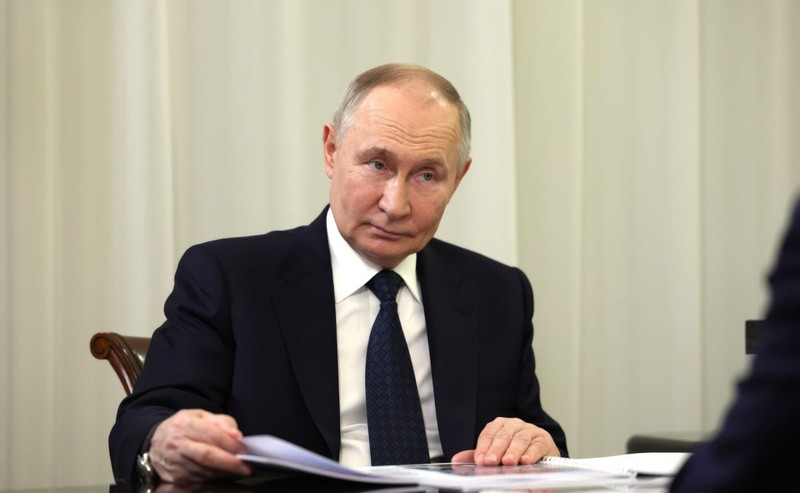 January 27, 2025, St Petersburg, Leningrad Oblast, Russia: Russian President Vladimir Putin, listens to St. Petersburg Governor Alexander Beglov, during a one-on-one meeting, January 27, 2025 in St Petersburg, Russia. (Credit Image: © Vyacheslav Prokofyev/Kremlin Poo/Planet Pix via ZUMA Press Wire)