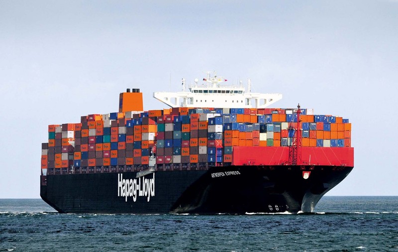 Două dintre cele mai mari companii de transport maritim au suspendat traficul prin Marea Roșie, după atacurile rebelilor din Yemen