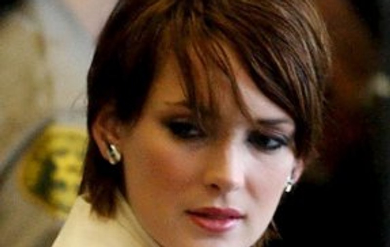 Winona Ryder împlineşte azi 37 de ani