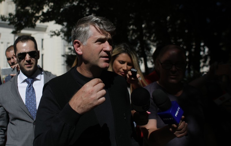 VIDEO | Cristian Pomohaci cântă, seara pe deal, în plină pandemie și încălcând regulile de carantină