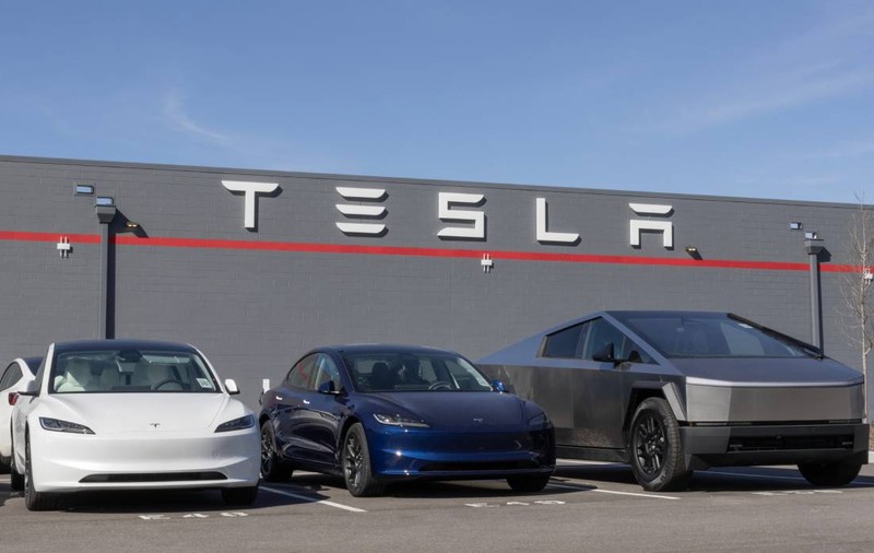 Despăgubiri de câte 16.000 de euro pentru 115 proprietari Tesla după un update, în Norvegia. Toți șoferii sunt încurajați să ceară bani