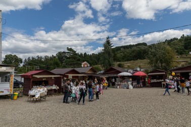 Târg lângă salina Slănic