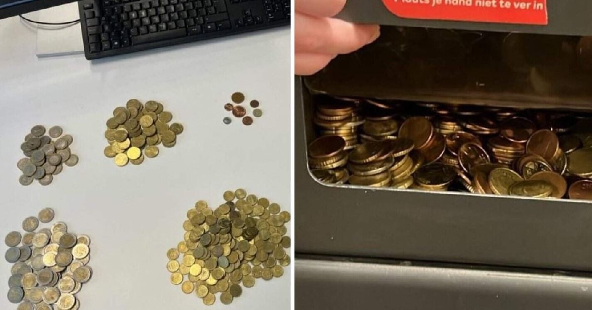 Monede ies dintr-un bancomat