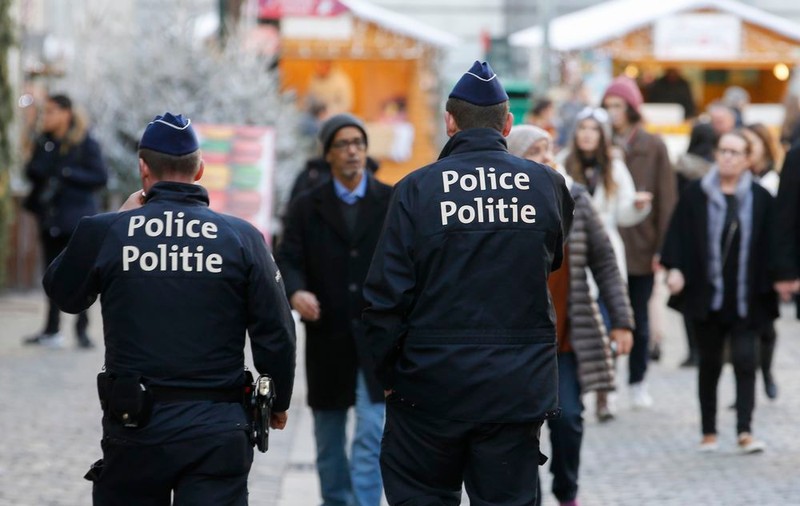 Atac cu o macetă la Bruxelles! O femeie a fost împușcată de polițiști