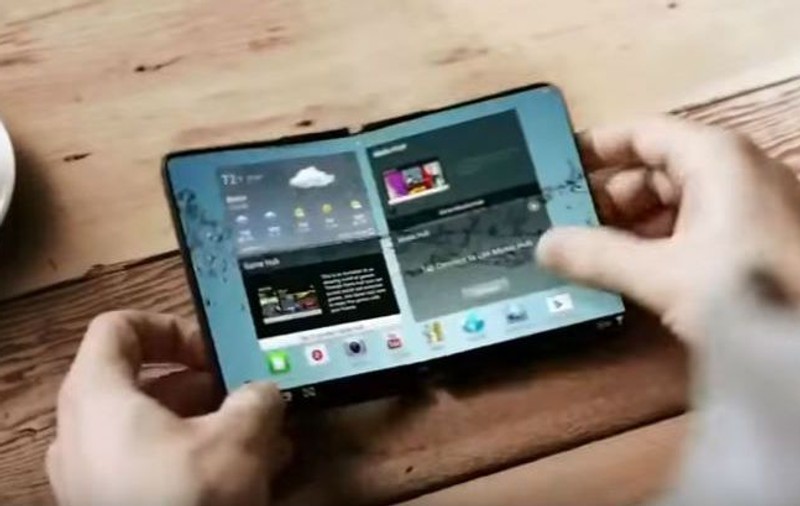 Samsung va lansa un smartphone cu ecran pliabil, numit Galaxy X. Acesta va avea ecran OLED de 7,3 inchi - VIDEO