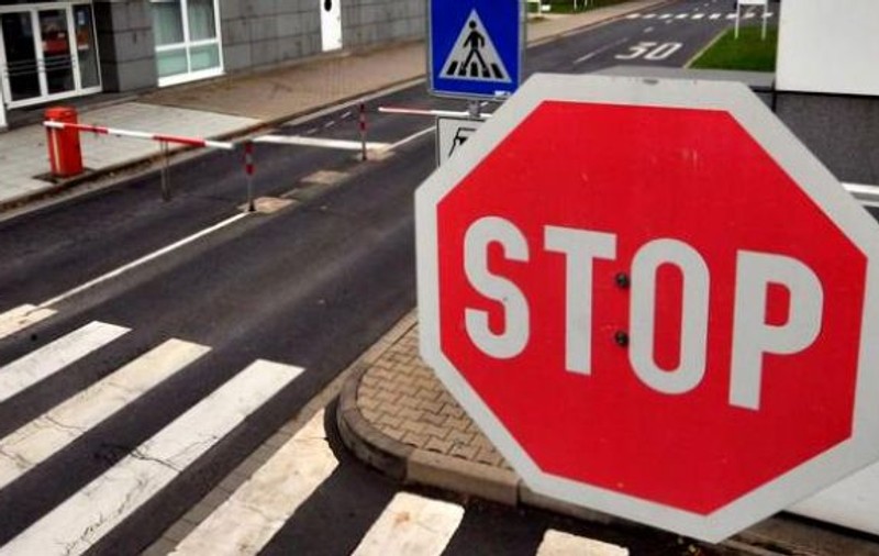Accident pe DN1: O fetiță de 8 ani a fost lovită pe trecerea de pietoni