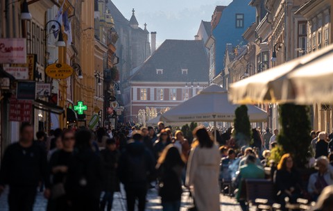 Se deschid terasele în Centrul Istoric din Brașov. Primăria: „Avem în jur de 60-65 de solicitări”