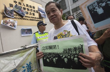 Protetatarii strânși la Hong Kong denunță încarcerarea a peste un milion de uiguri de către China FOTO: EPA