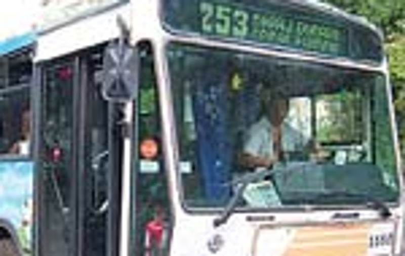 Inca un 'cutitar' din autobuzul 253 a fost prins 