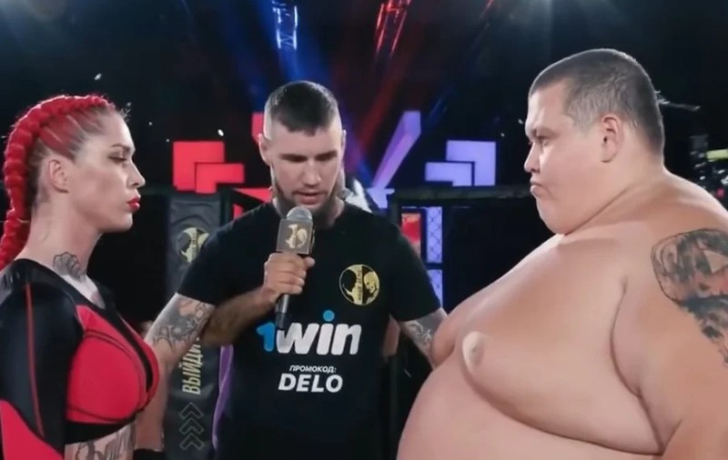 Luptă în cuşcă între o femeie de 63 de kilograme şi un bărbat de 240. Cine a câștigat