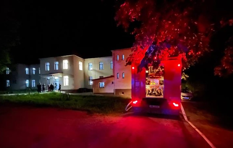 Incendiu la Spitalul Aleșd, din Bihor, noaptea trecută. Doi pacienți au fost răniți