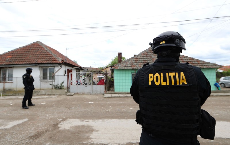 Bărbat împușcat la Buftea, cu o armă air-soft, în timpul unor activități electorale. Agresorul, audiat de polițiști