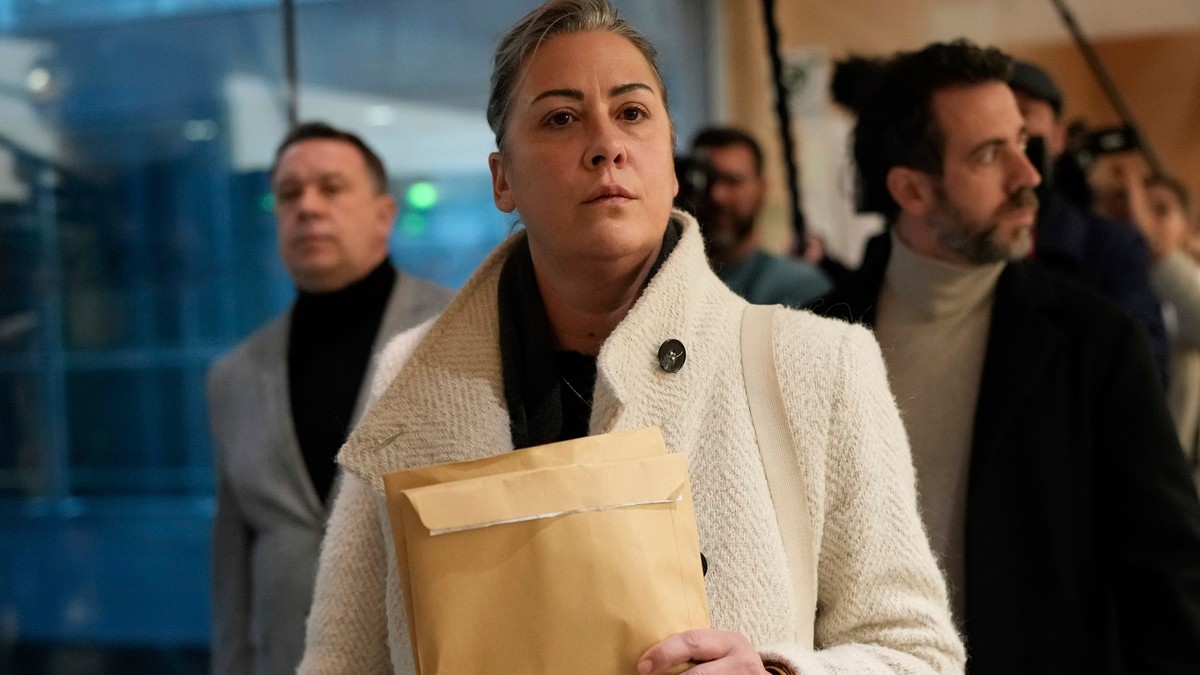 Caroline Darian, fiica lui Gisele Pelicot, femeia drogată de fostul soț și abuzată de zeci de bărbați.