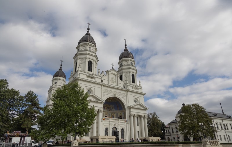 Mii de români îşi serbează onomastica de Sfânta Parascheva