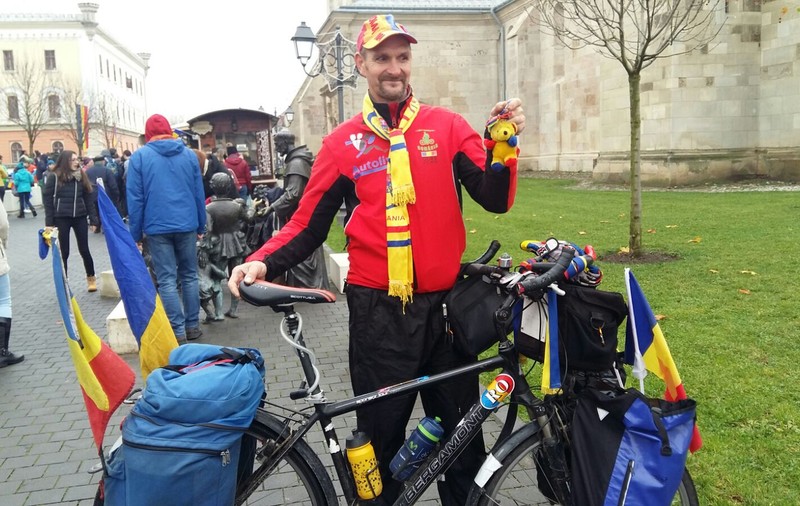 REPORTAJ: Un maghiar a pedalat peste 170 de kilometri din dragoste pentru România: "Contează omenia, nu etnia"|VIDEO/FOTO