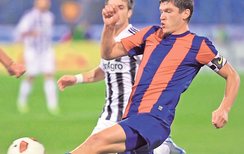 Interviu exclusiv | Căpitanul Cristi Tănase se plânge de schimbările prea dese ale antrenorilor de la Steaua: «Suntem ameţiţi»