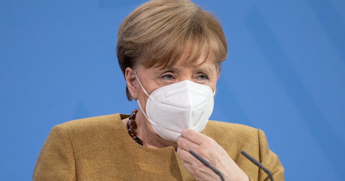 VIDEO | Imagini virale cu Angela Merkel intrată în panică, după ce și-a uitat masca sanitară