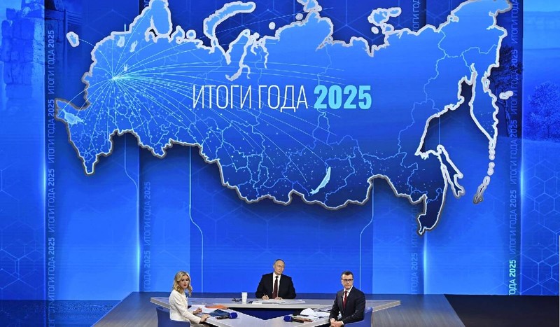 Harta din spatele lui Vladimir Putin, mesaj clar Ucrainei: nu doar Crimeea, ci și Donețk, Luhansk, Zaporijia și Herson, pe care Rusia le-a anexat în 2022 Foto: Profimedia