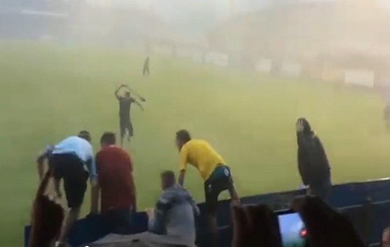 S-a dezlănțuit iadul! O furtună iscată din senin a pus capăt unui meci din Anglia!