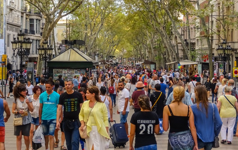 Aproape jumătate dintre bărbaţii spanioli se simt discriminaţi de egalitatea de gen și 20% dintre tineri cred că violența împotriva femeilor este o invenție | STUDIU